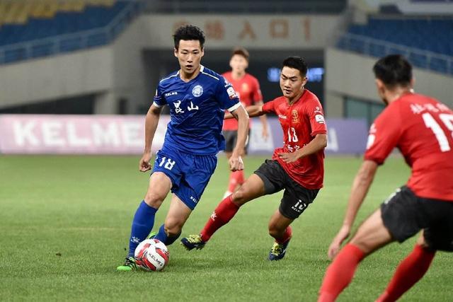 诺伊尔肋骨受伤，下周欧冠拜仁对阵巴黎出战成疑
